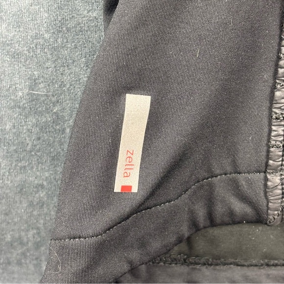 EUC Zella Women’s Metro Black Vest Stretch Vest Full Zip with zip pockets Sz M - Picture 11 of 12